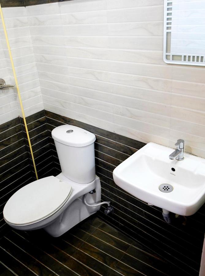 Reach Residency Hotel Kochi Bagian luar foto
