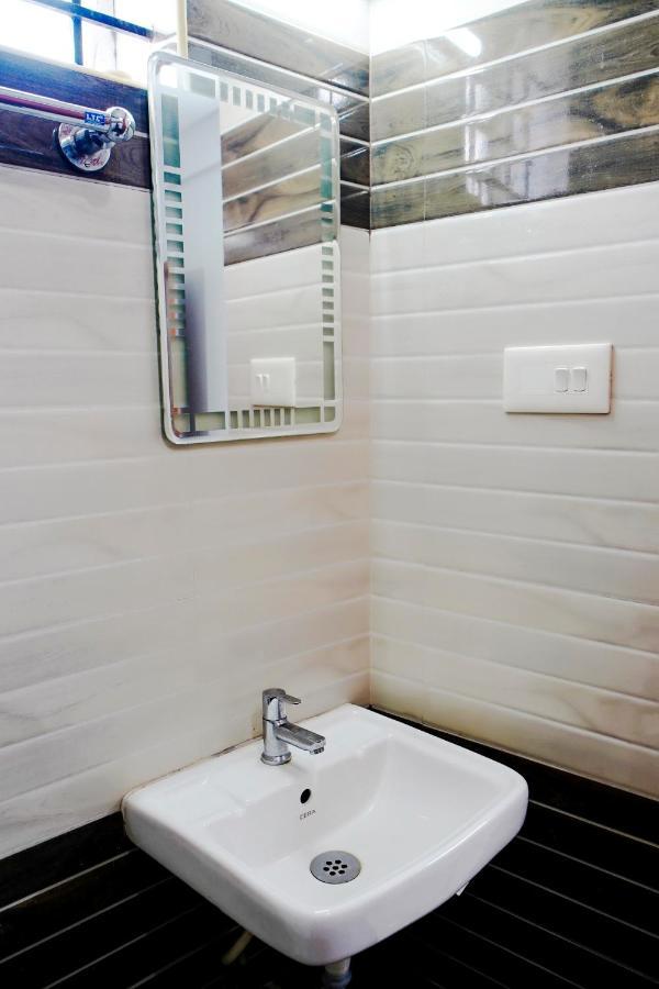 Reach Residency Hotel Kochi Bagian luar foto