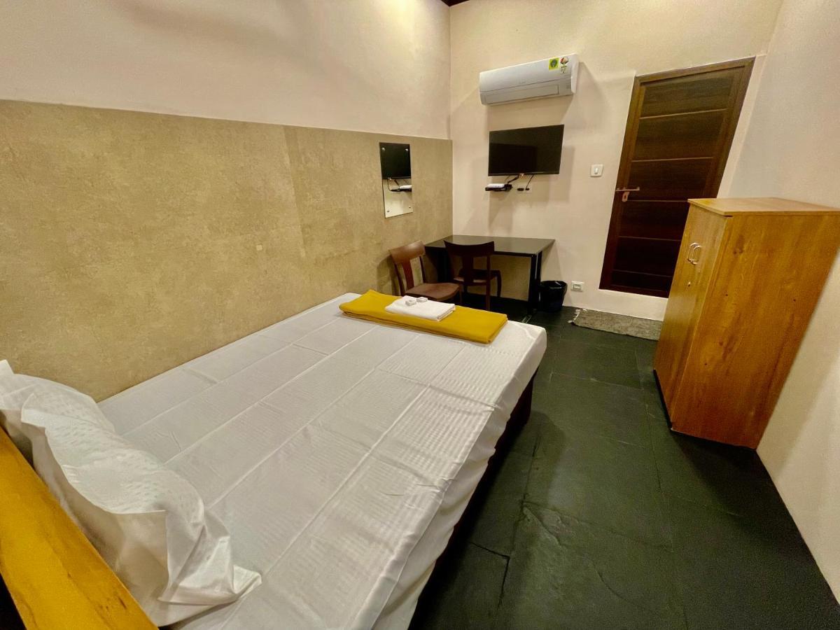 Reach Residency Hotel Kochi Bagian luar foto