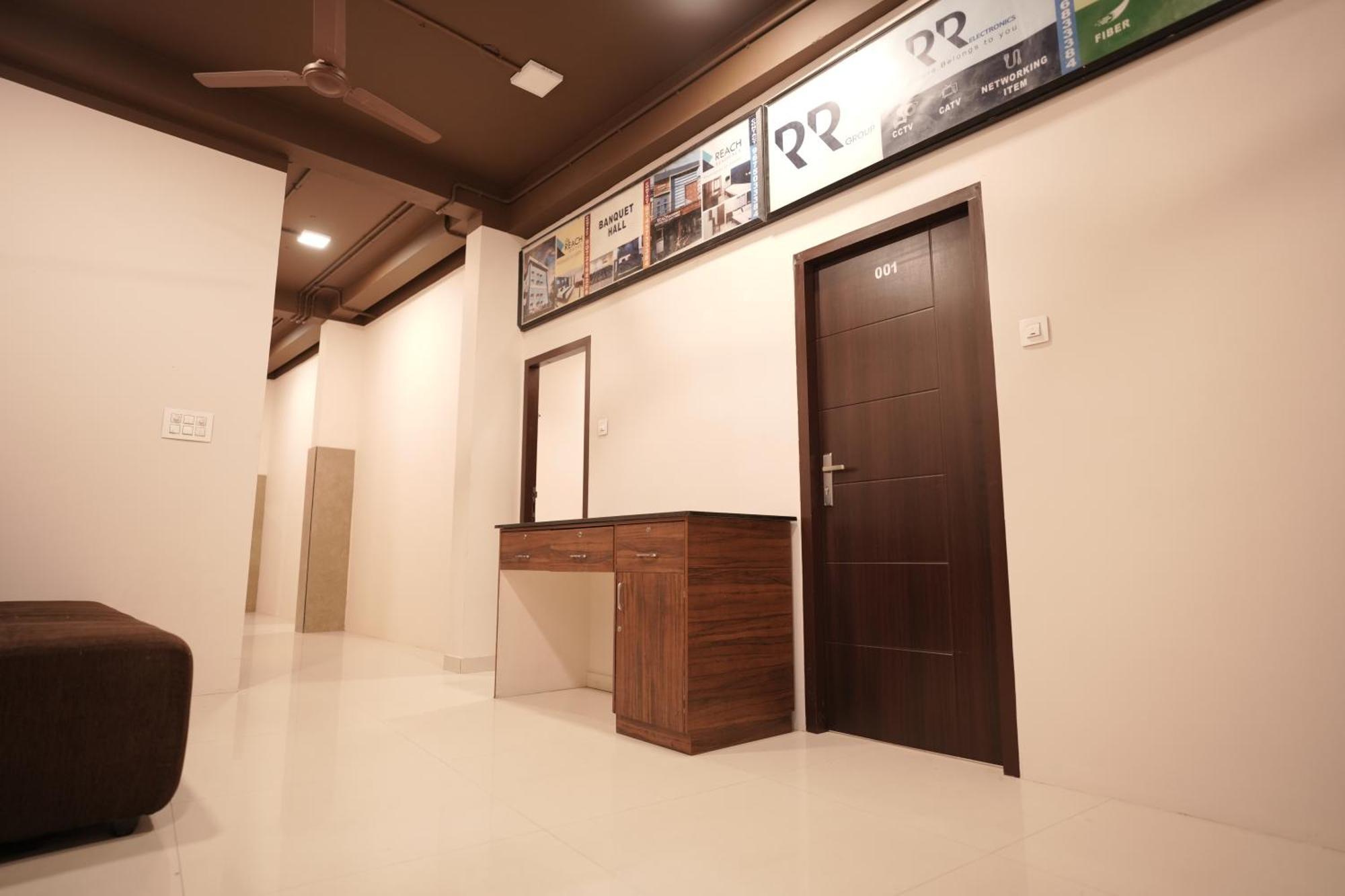 Reach Residency Hotel Kochi Bagian luar foto